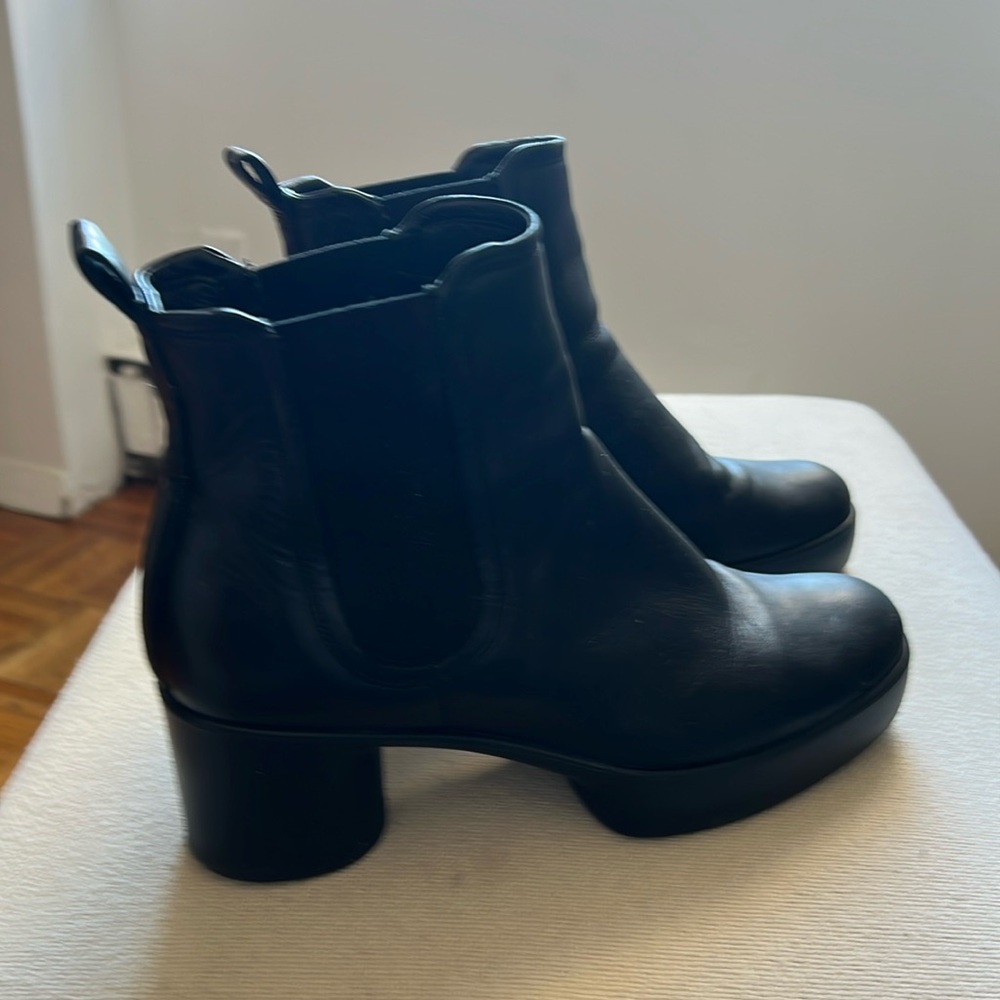 ECCO Black Leather boots 
Women's Leather Mid-Cut Boot Size 10